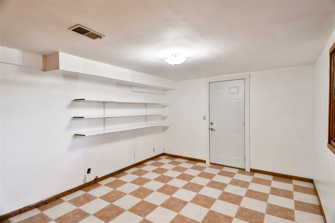 118 North Elizabeth Scales Mound Road Elizabeth, IL 61028 - Photo 33 of 40 a view of an empty room