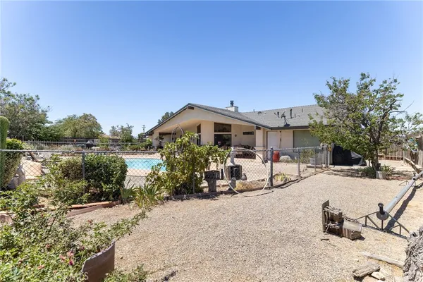 $580,000 | 16058 Venango Road, Apple Valley, CA 92307