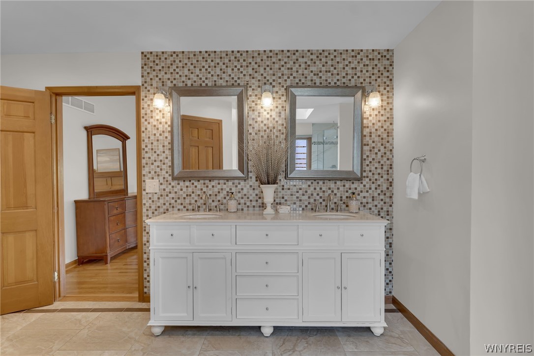 4789 Shimerville Road Clarence, NY 14031 - Photo 29 of 50 Primary en-suite bath