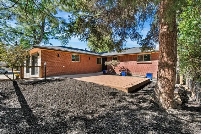 a view of a outdoor space