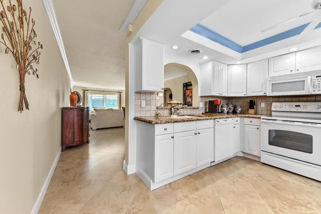 $193,000 | 3204 Portofino Point, Unit H2, Coconut Creek, FL 33066