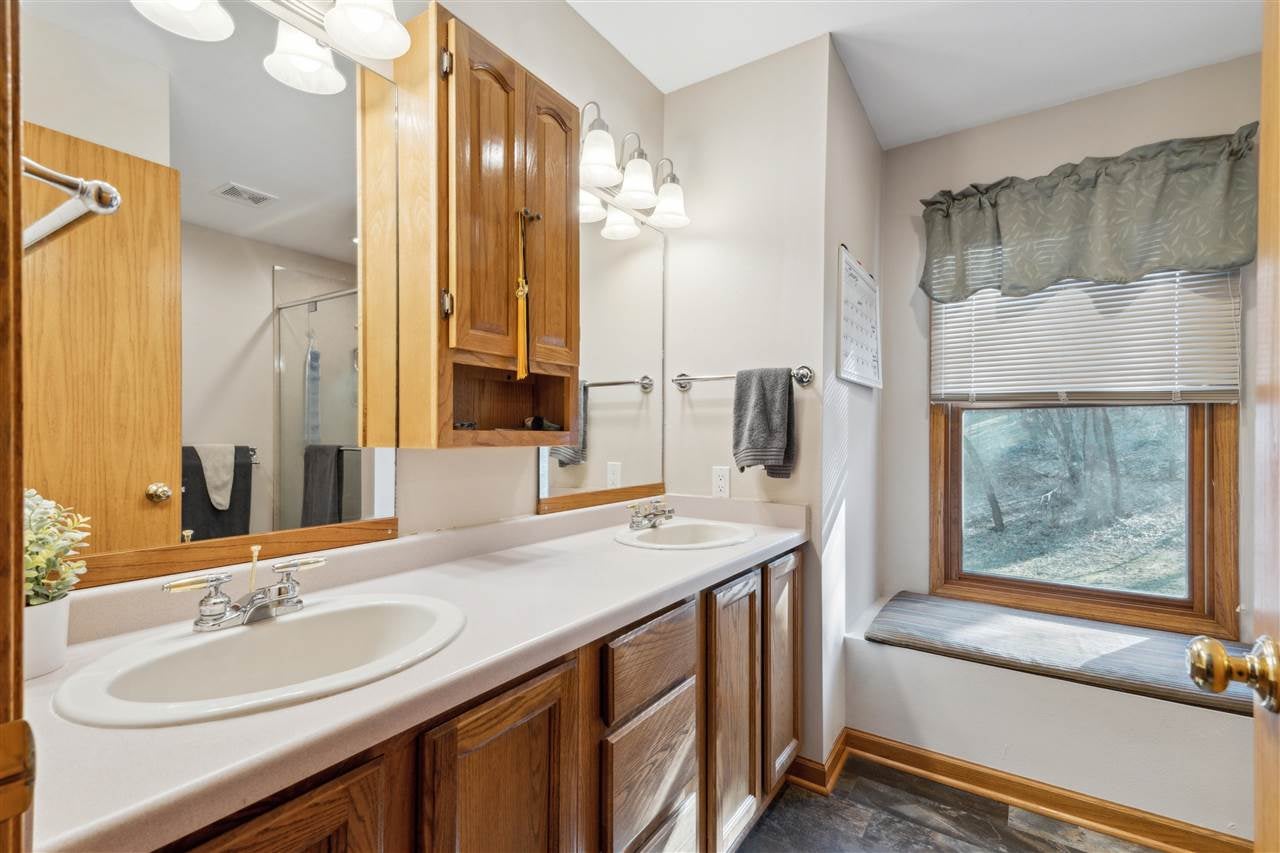 4089 Crestview Road Northeast Solon, IA 52333 - Photo 22 of 44 Gallery Image 22