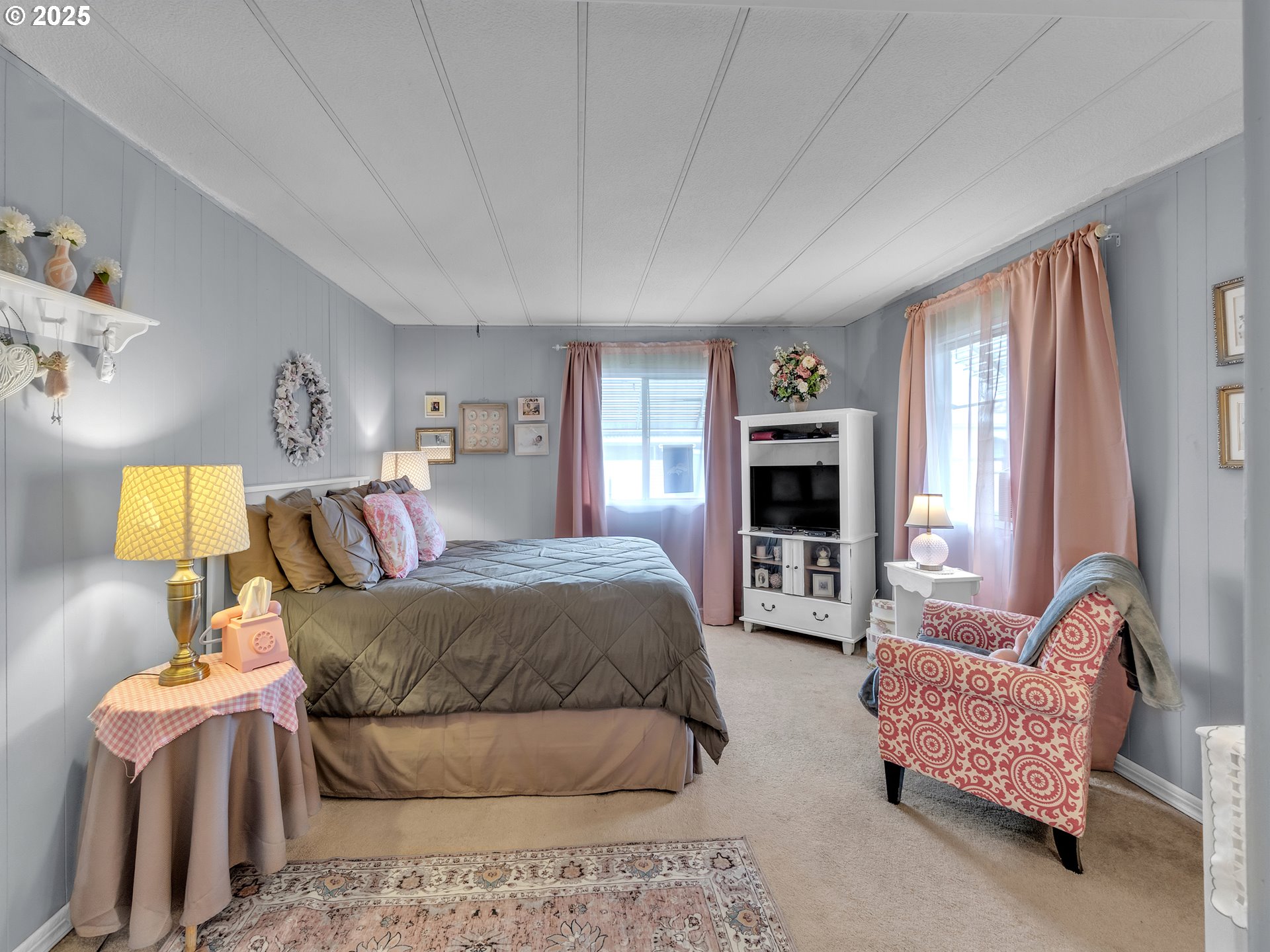 2902 East 2nd Street, Unit 98 Newberg, OR 97132 - Photo 14 of 25 a spacious bedroom with a bed and furniture