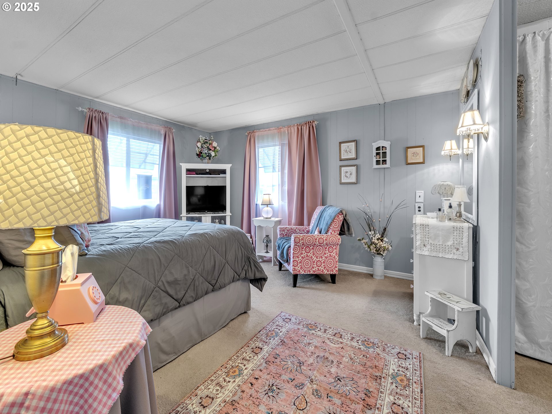 2902 East 2nd Street, Unit 98 Newberg, OR 97132 - Photo 15 of 25 a spacious bedroom with a bed and wooden floor