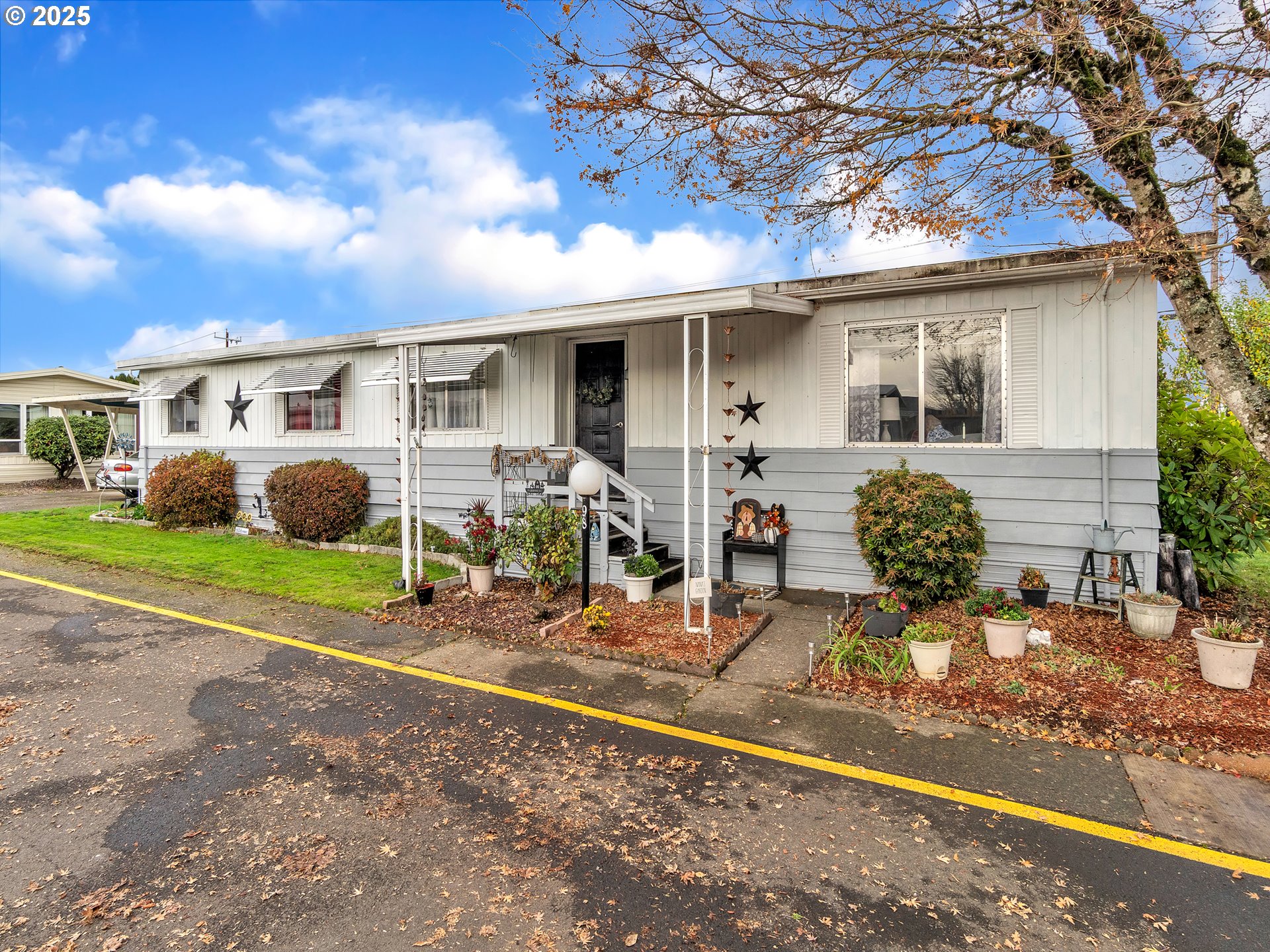 2902 East 2nd Street, Unit 98 Newberg, OR 97132 - Photo 3 of 25 a view of a house with backyard and porch