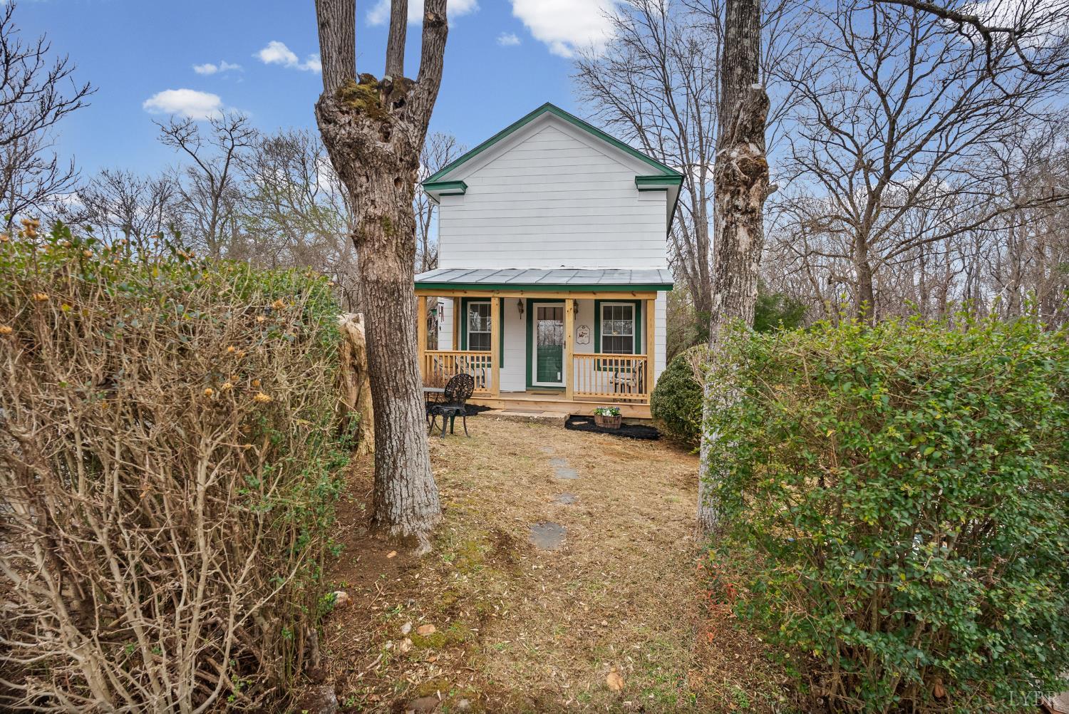 26 Braddock Lane Shipman, VA 22971 - Photo 21 of 37 a house view with a outdoor space