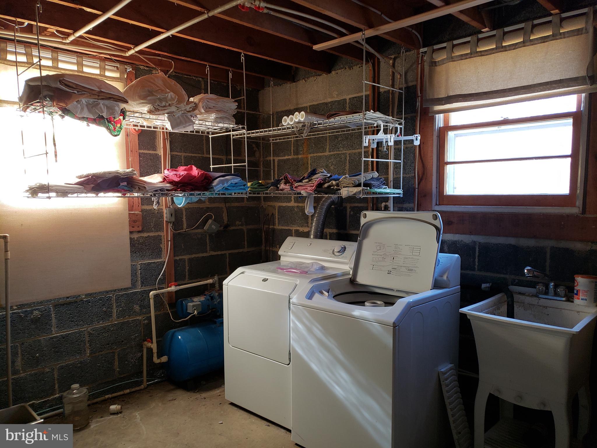 15605 Letcher Road Brandywine, MD 20613 - Photo 23 of 33 UTILITY ROOM WASHER, DRYER, DEEP SINK