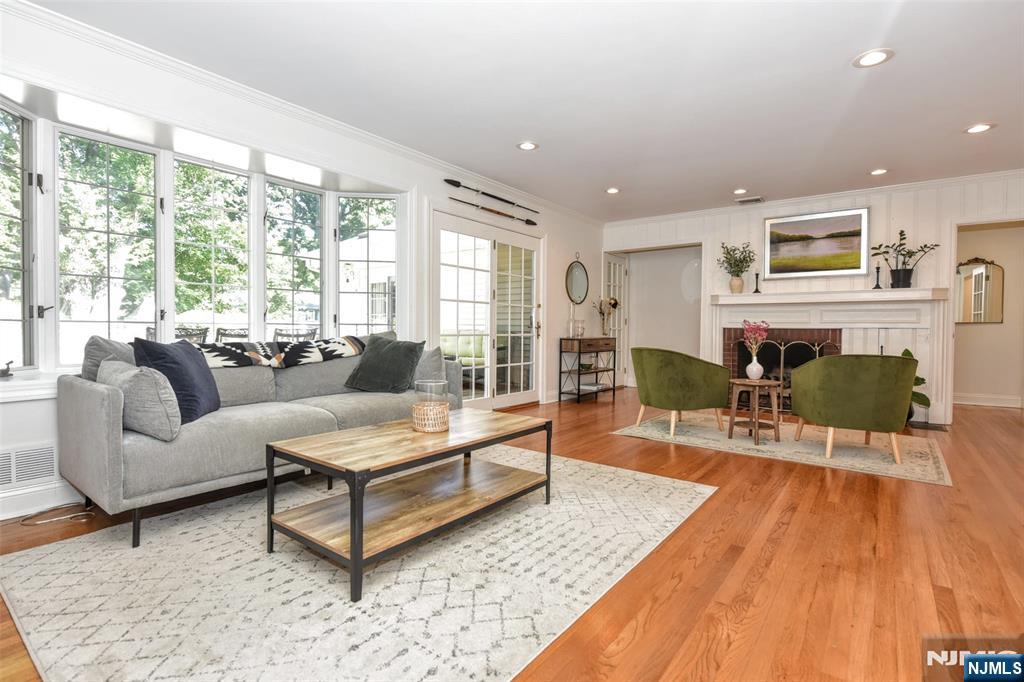 379 Martom Road Wyckoff, NJ 07481 - Photo 8 of 43 Gallery Image 8