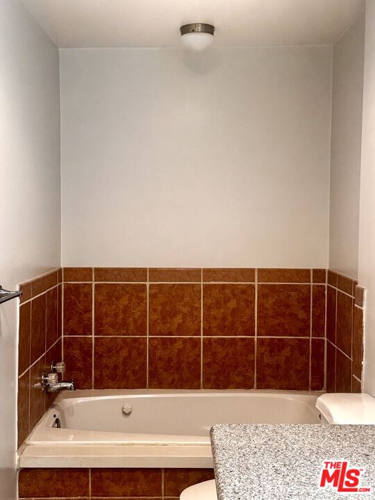 8455 Fountain Avenue, Unit 412 West Hollywood, CA 90069 - Photo 16 of 21 a bathroom with a bath tub