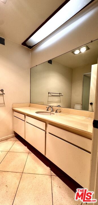 8455 Fountain Avenue, Unit 412 West Hollywood, CA 90069 - Photo 20 of 21 a bathroom with a sink and a mirror