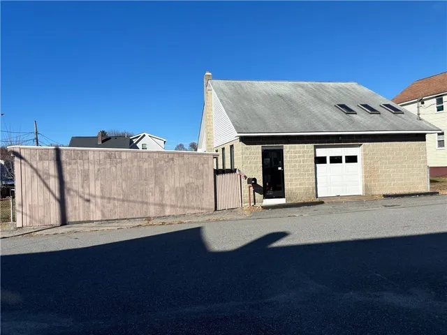 a view of a house with a backyard