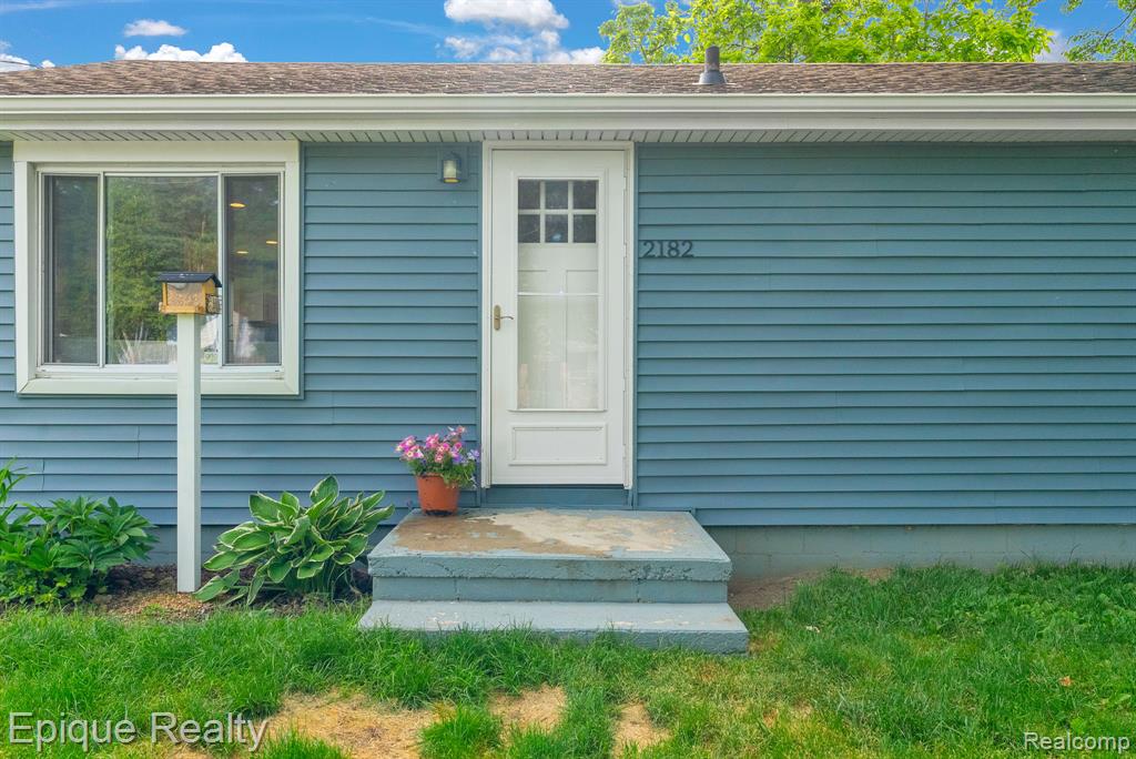 2182 Center Road Burton, MI 48509 - Photo 5 of 34