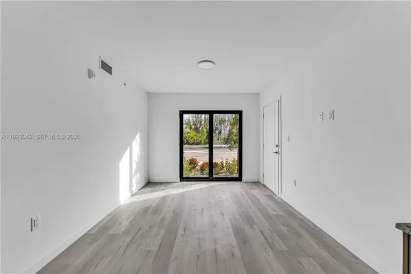 $2,100 | 175 Northwest 160th Street, Unit 211, North Miami Beach, FL 33169