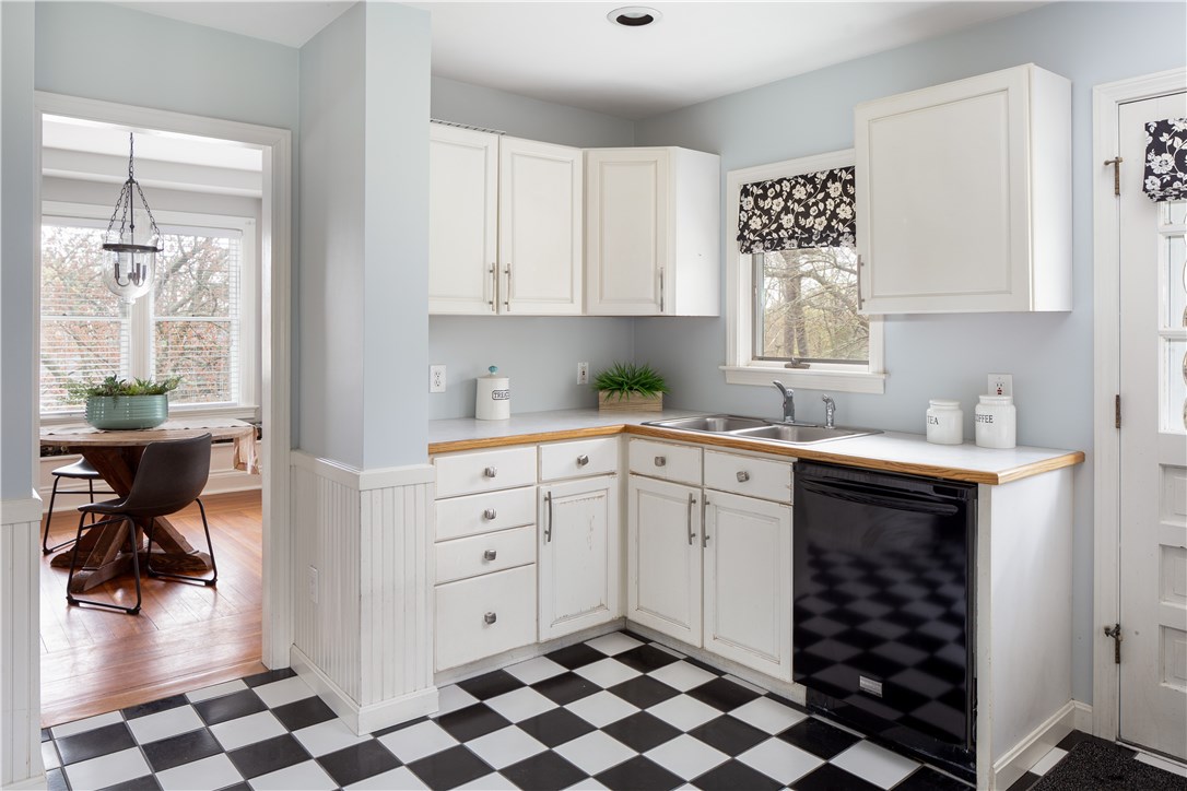 44 Goodwin Street Warwick, RI 02818 - Photo 18 of 36 Gallery Image 18