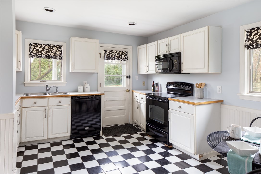 44 Goodwin Street Warwick, RI 02818 - Photo 19 of 36 Gallery Image 19
