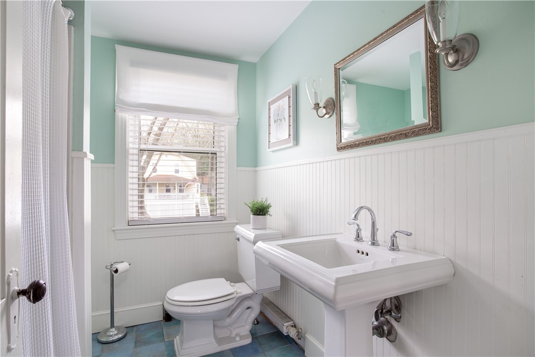 44 Goodwin Street Warwick, RI 02818 - Photo 28 of 36 Gallery Image 28