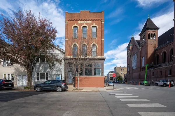 $5,500 | 1400 West Chestnut Street, Unit 1, Chicago, IL 60642