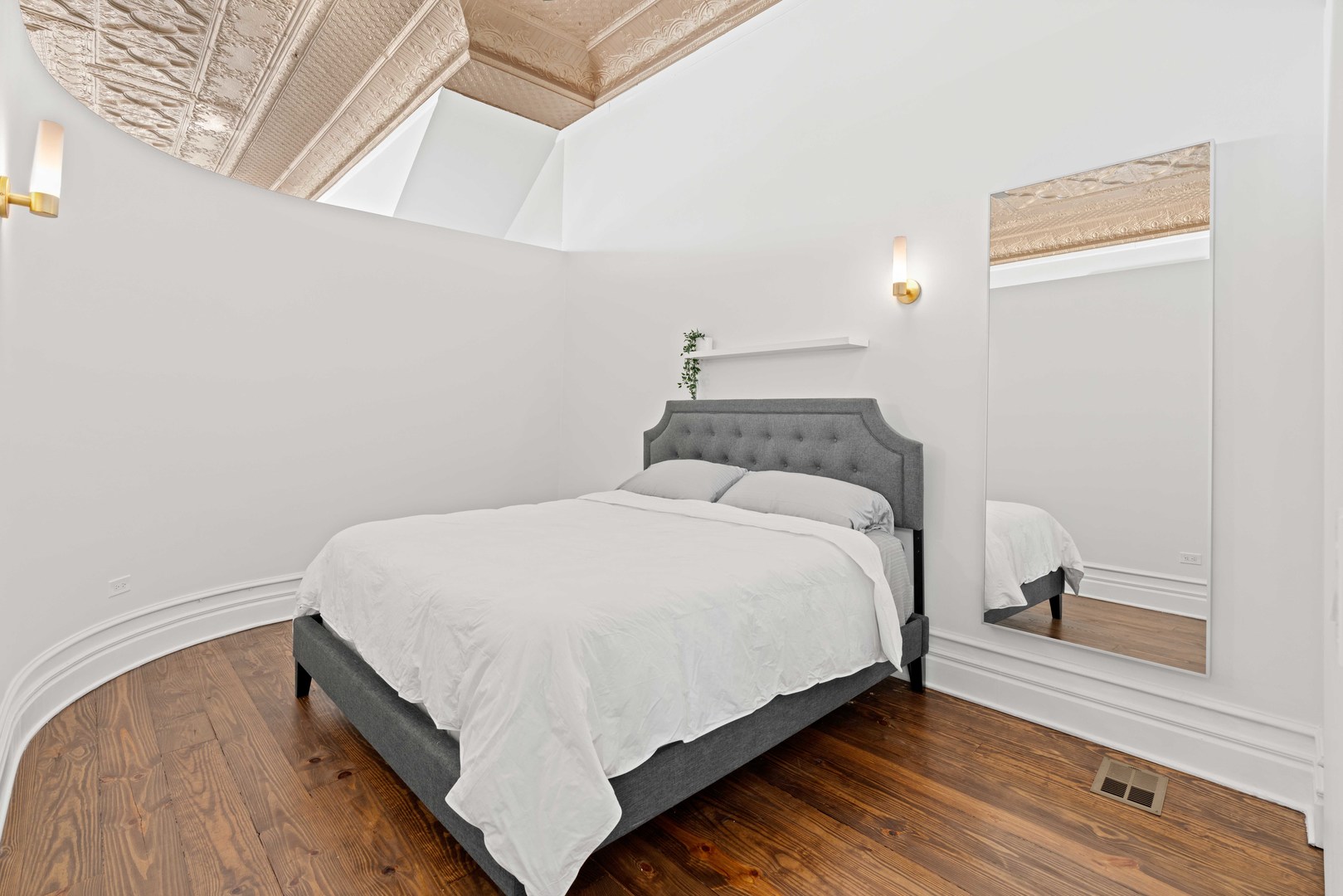 1400 West Chestnut Street, Unit 1 Chicago, IL 60642 - Photo 11 of 24 a large bed sitting in a bedroom next to a bathroom