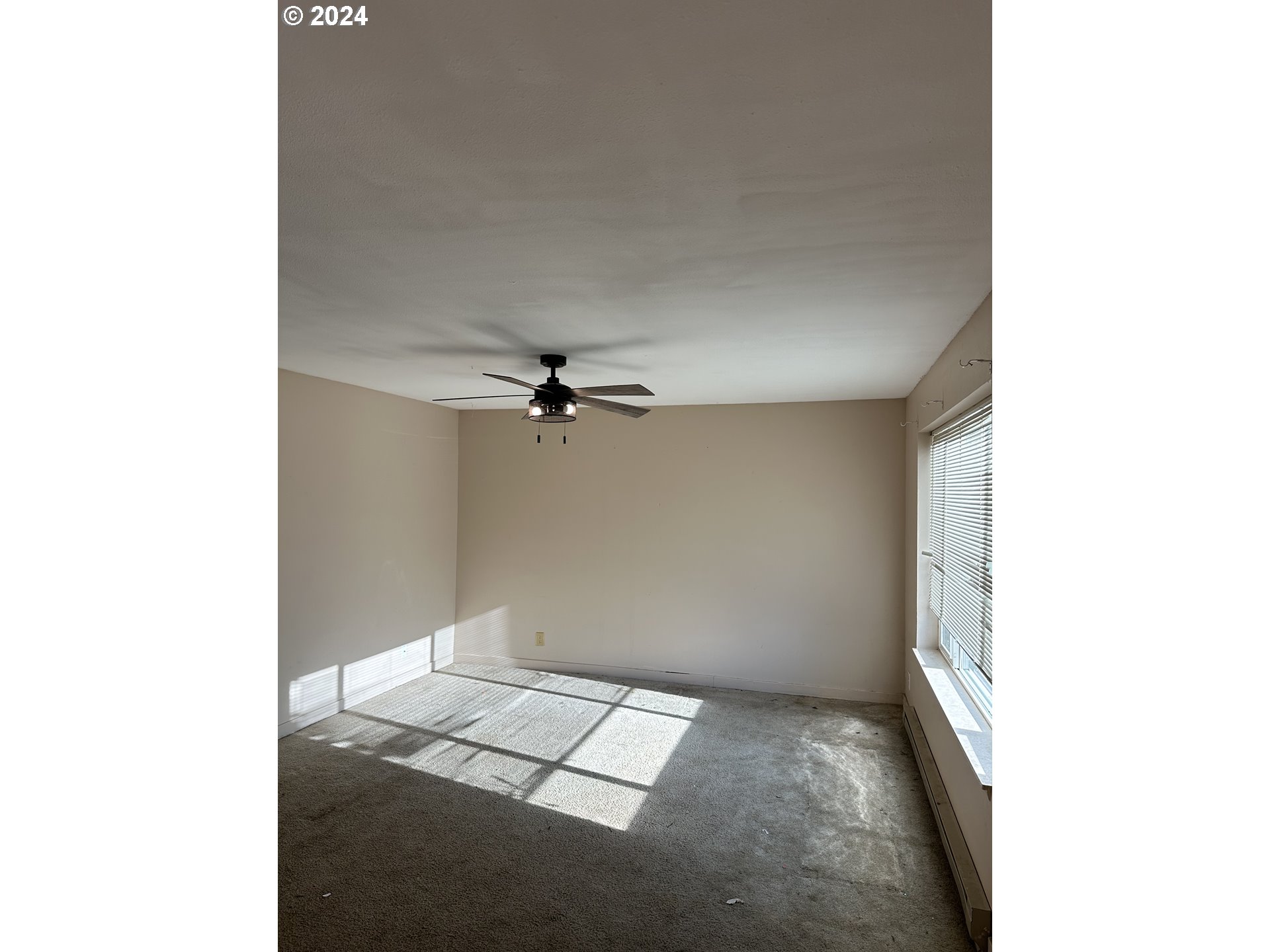 906-908 Pioneer Street Ridgefield, WA 98642 - Photo 15 of 19 a view of an empty room