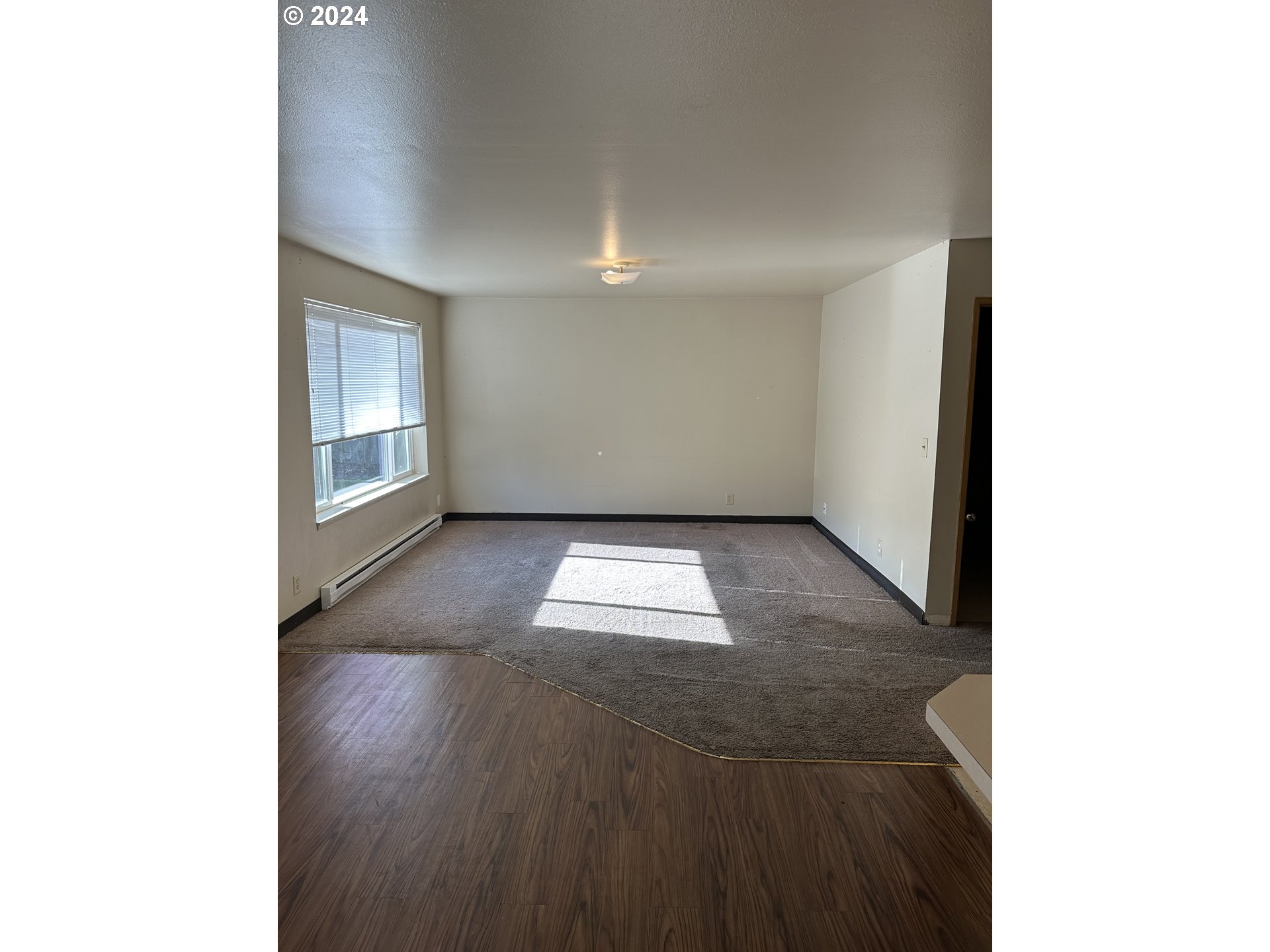 906-908 Pioneer Street Ridgefield, WA 98642 - Photo 3 of 19 a view of entryway