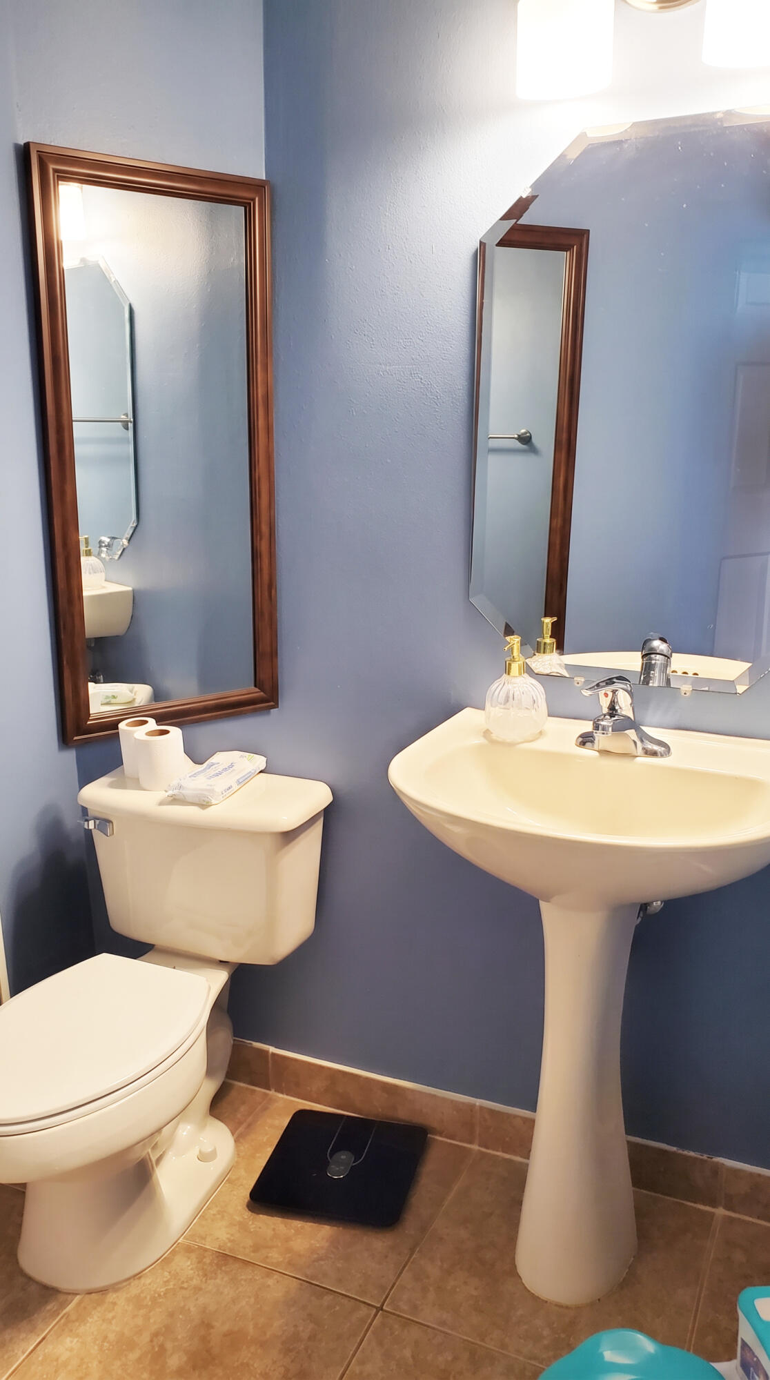 3051 Laurel Ridge Circle Riviera Beach, FL 33404 - Photo 6 of 19 half Bath