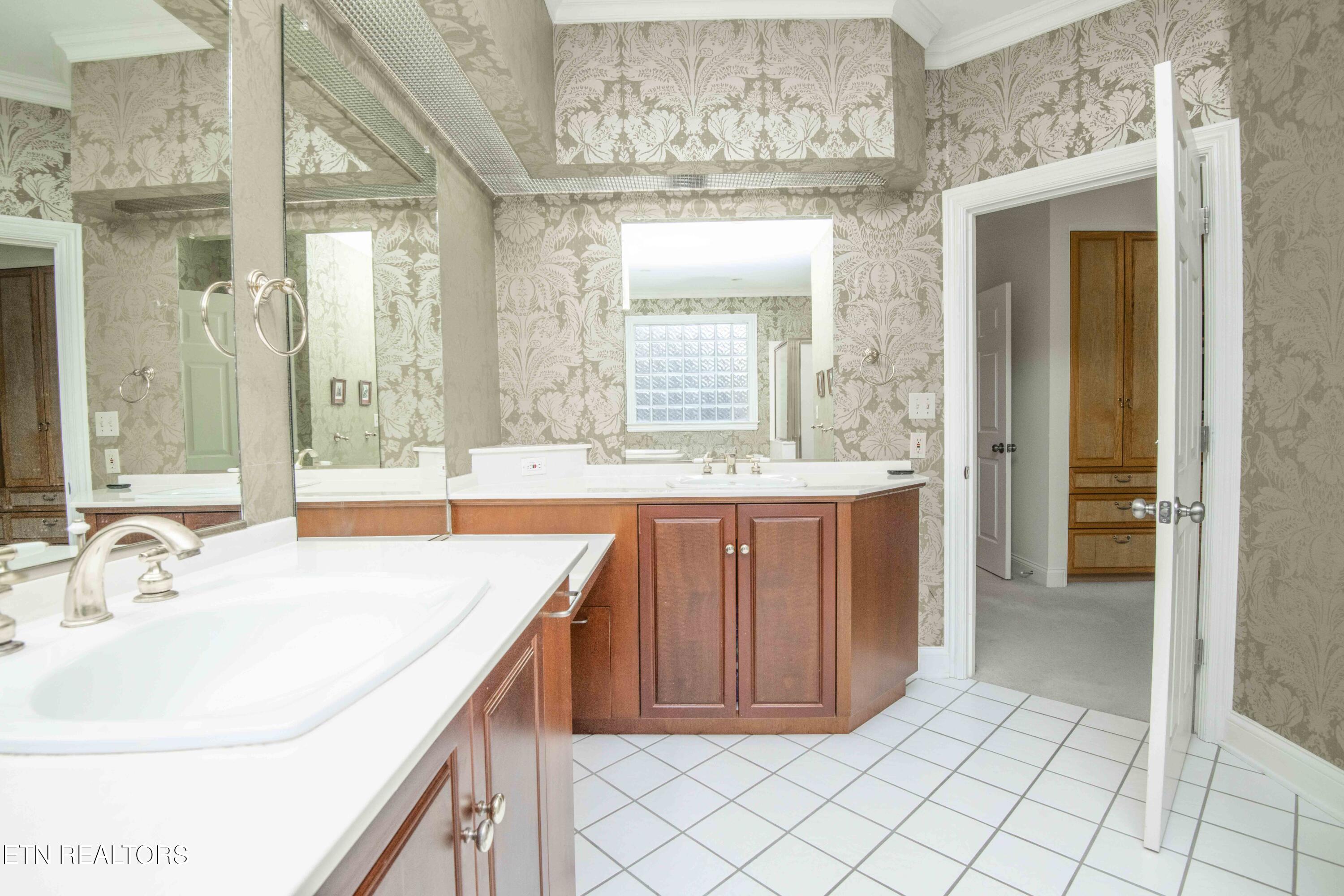 197 Whippoorwill Drive Oak Ridge, TN 37830 - Photo 15 of 40 MASTER BATH