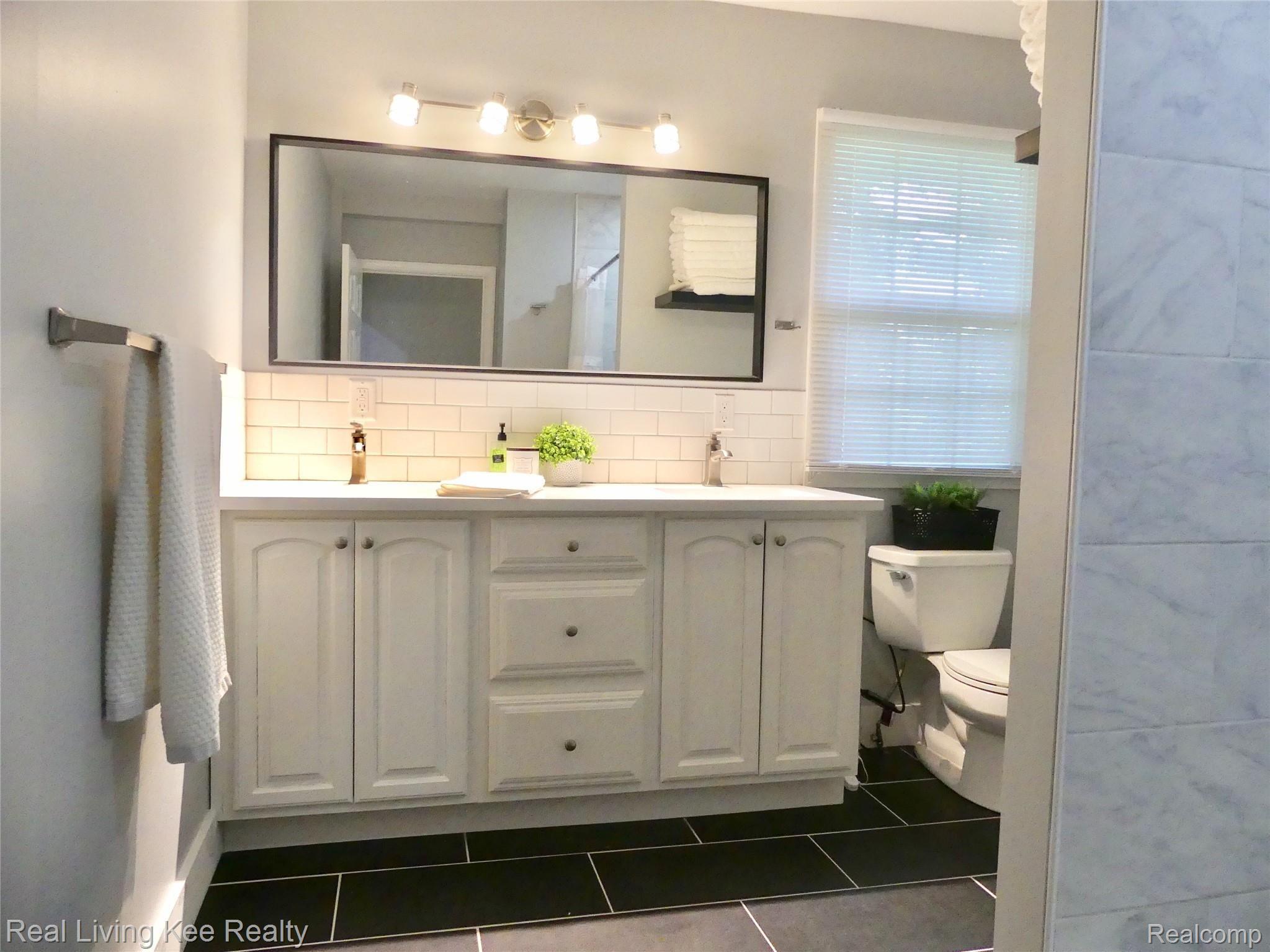 2889 Alexander Street Rochester, MI 48309 - Photo 14 of 30 Master bath with granite and double sinks