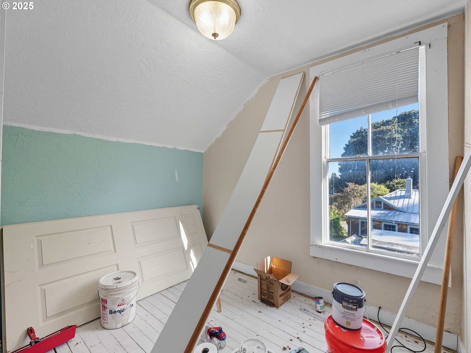 686 29th Street Astoria, OR 97103 - Photo 16 of 48 a bathroom with a toilet and a sink