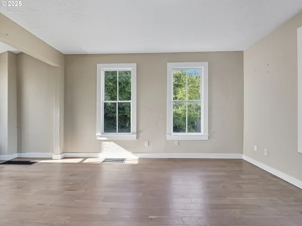 $370,000 | 686 29th Street, Astoria, OR 97103