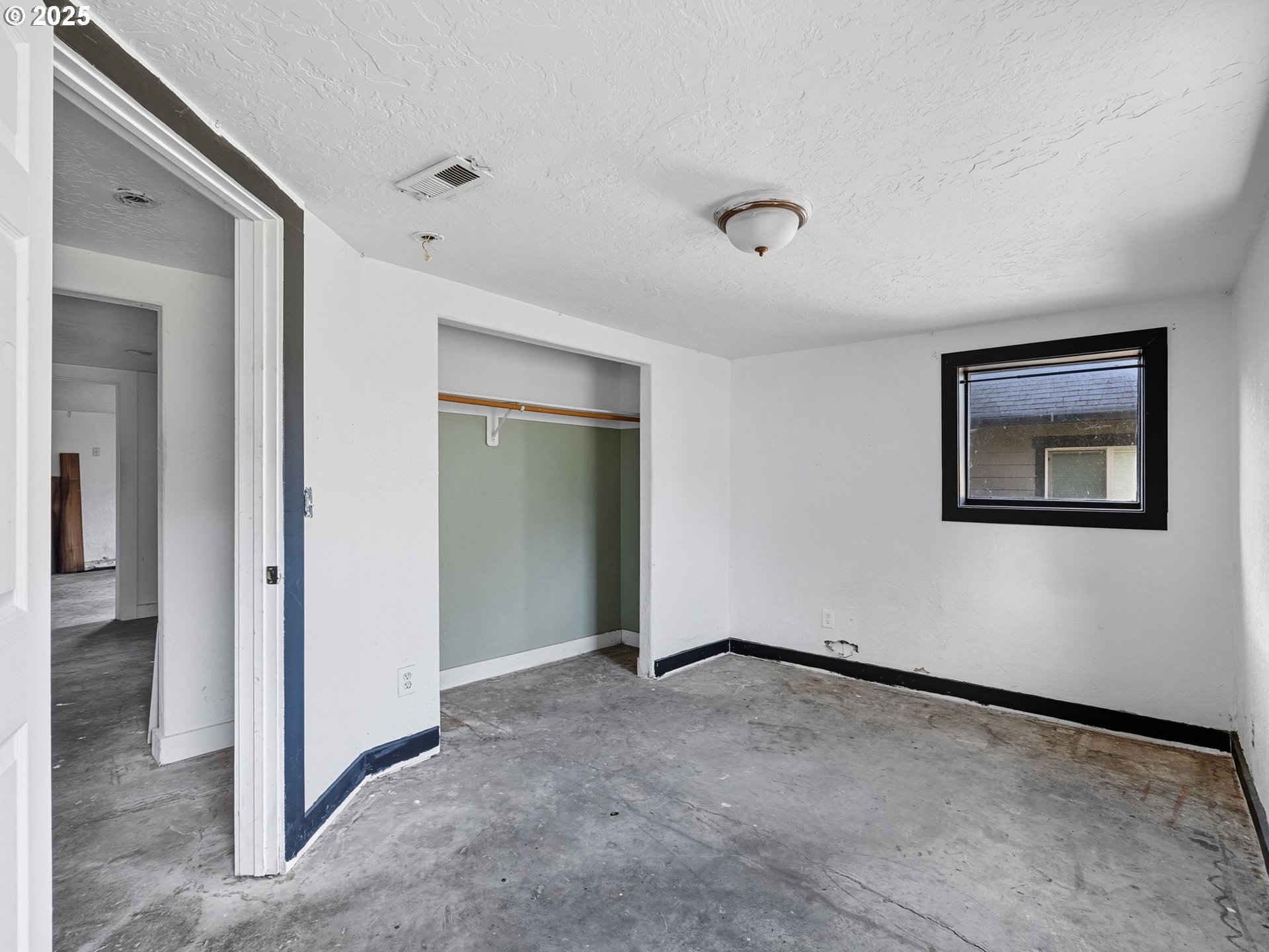 686 29th Street Astoria, OR 97103 - Photo 40 of 48 a view of an empty room