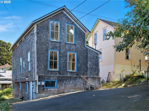 $370,000 | 686 29th Street, Astoria, OR 97103