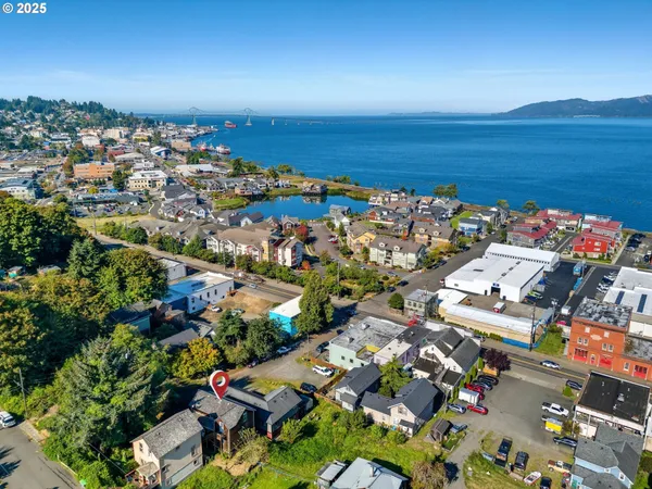 $370,000 | 686 29th Street, Astoria, OR 97103