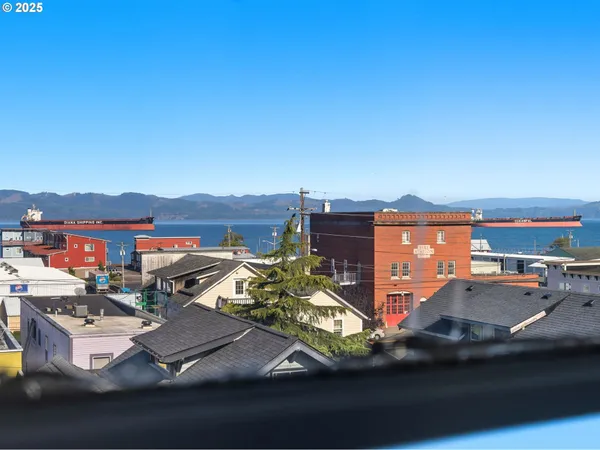 $370,000 | 686 29th Street, Astoria, OR 97103