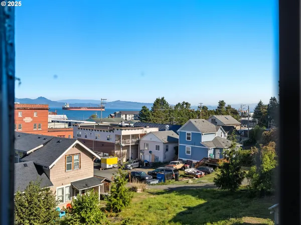 $370,000 | 686 29th Street, Astoria, OR 97103