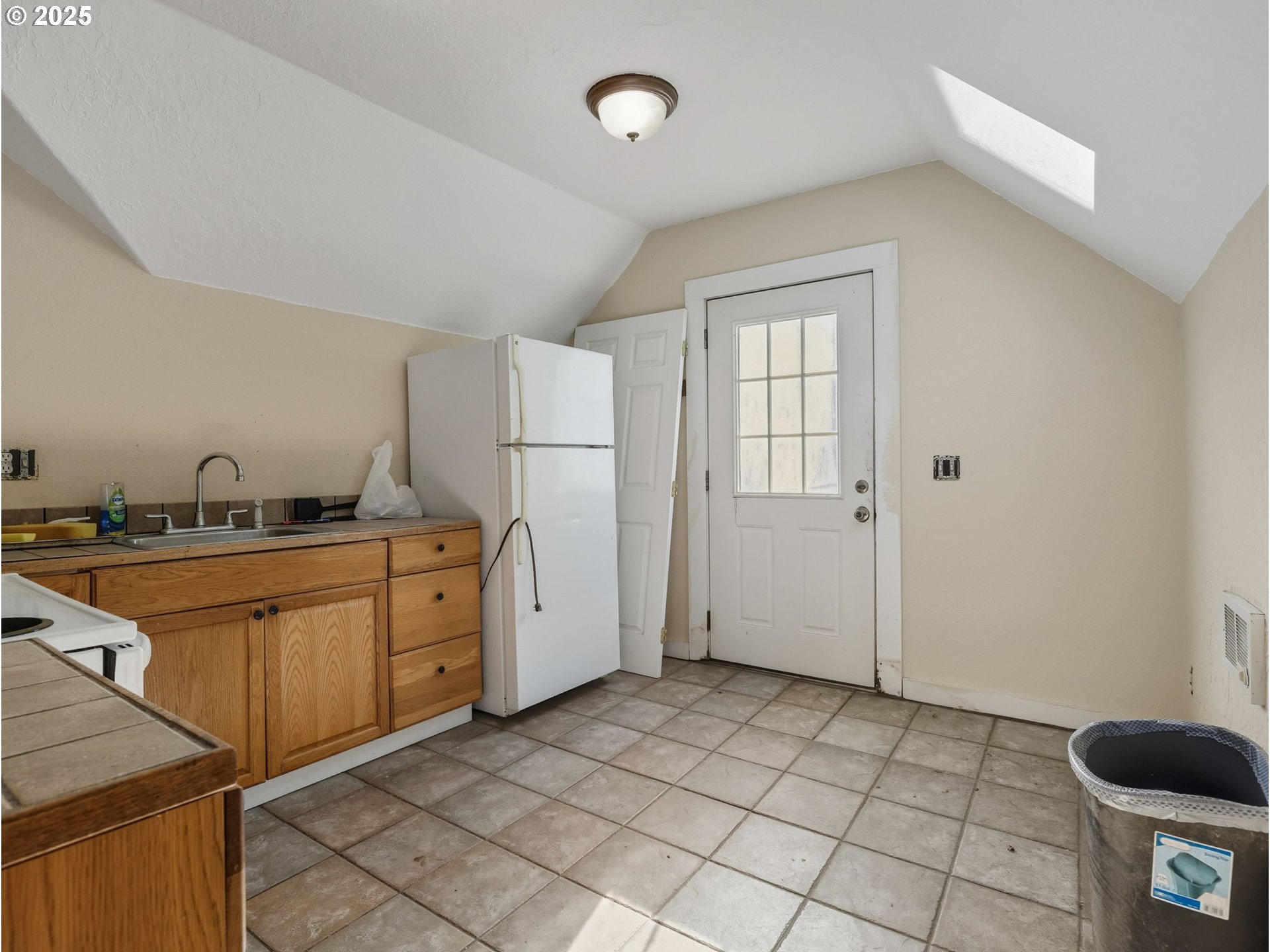 686 29th Street Astoria, OR 97103 - Photo 7 of 48