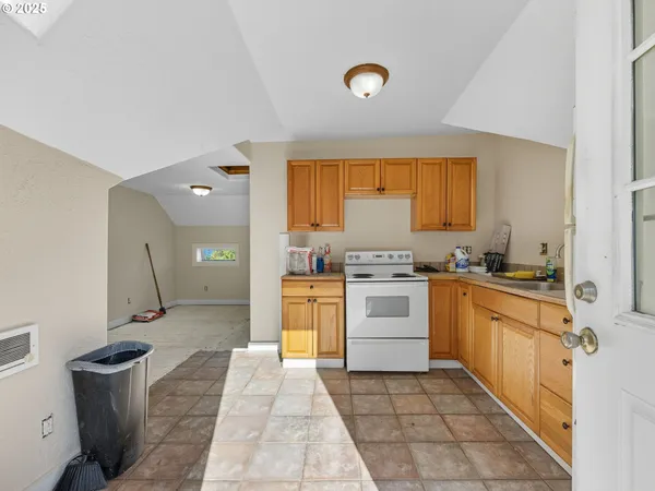 $370,000 | 686 29th Street, Astoria, OR 97103