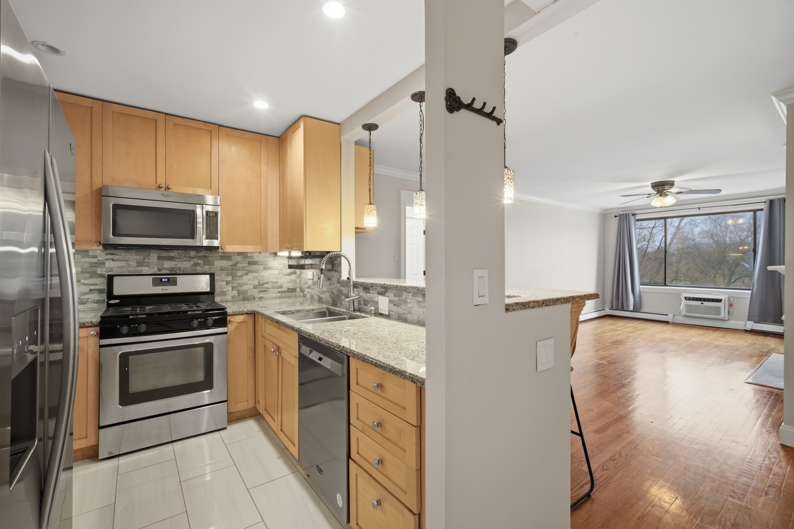 6060 North Ridge Avenue, Unit 4E Chicago, IL 60660 - Photo 8 of 23