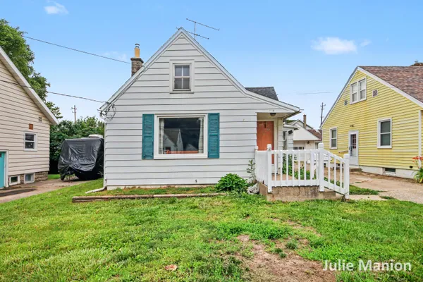 $210,000 | 1829 Delwood Avenue Southwest, Wyoming, MI 49509