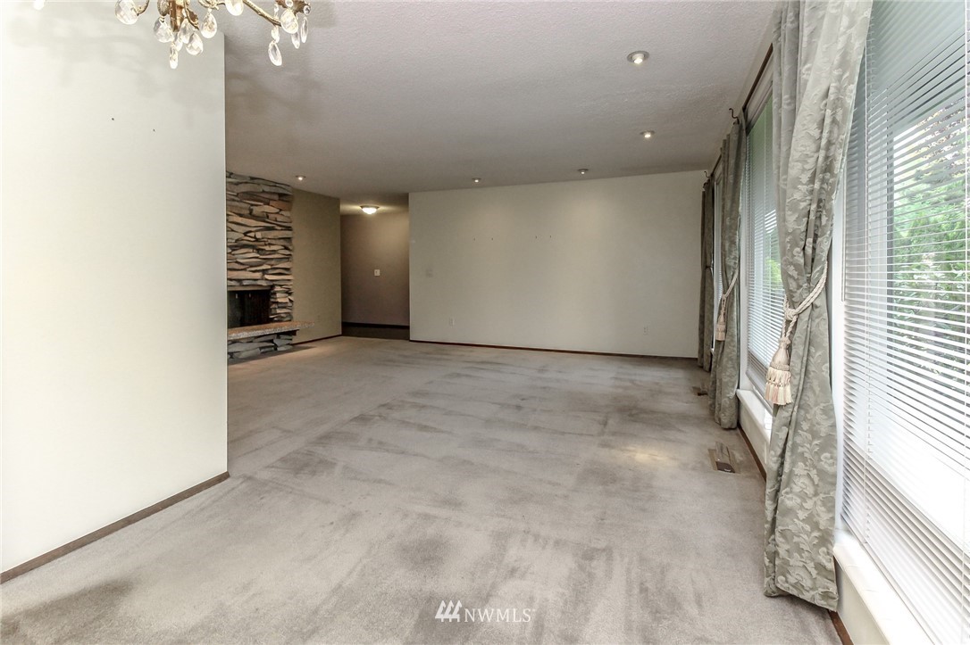 4615 Northeast 24th Street Renton, WA 98059 - Photo 11 of 40 an empty room with windows
