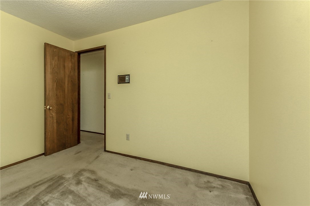 4615 Northeast 24th Street Renton, WA 98059 - Photo 23 of 40 a view of a small space
