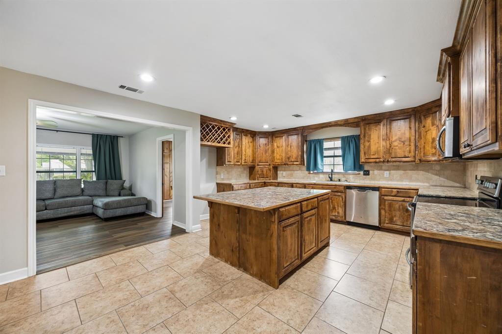 597 East Main Street Van, TX 75790 - Photo 10 of 33