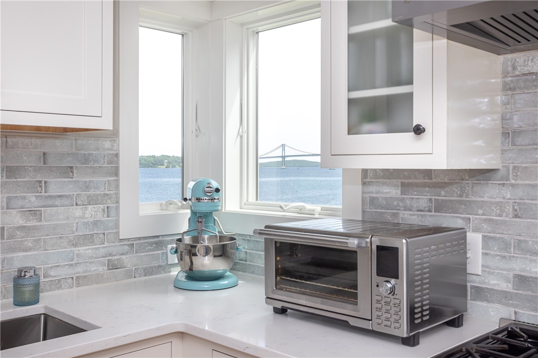 74 Therien Road Portsmouth, RI 02871 - Photo 8 of 50