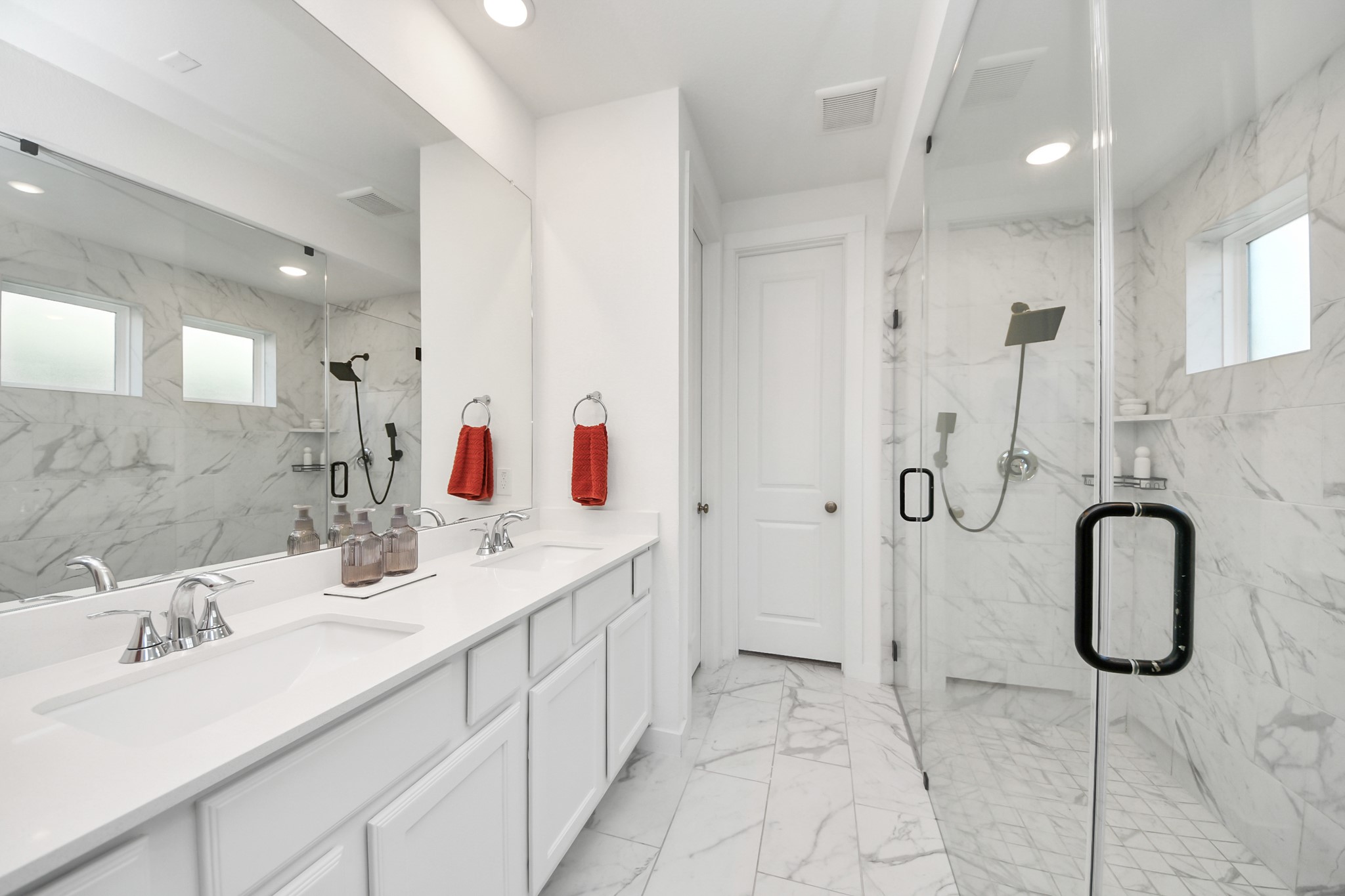 4135 KINSEY Street Rosharon, TX 77583 - Photo 12 of 29 Dual vanities