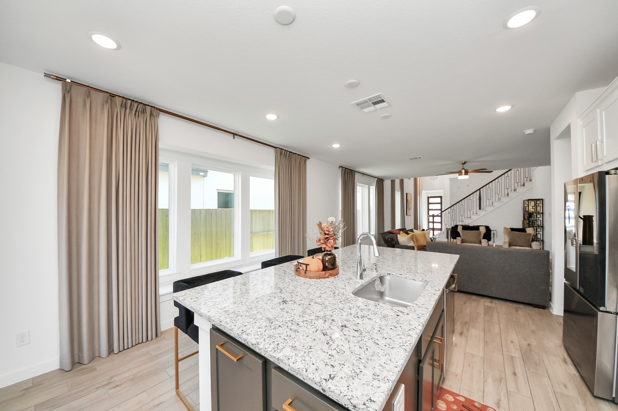 4135 KINSEY Street Rosharon, TX 77583 - Photo 8 of 29 Large Island