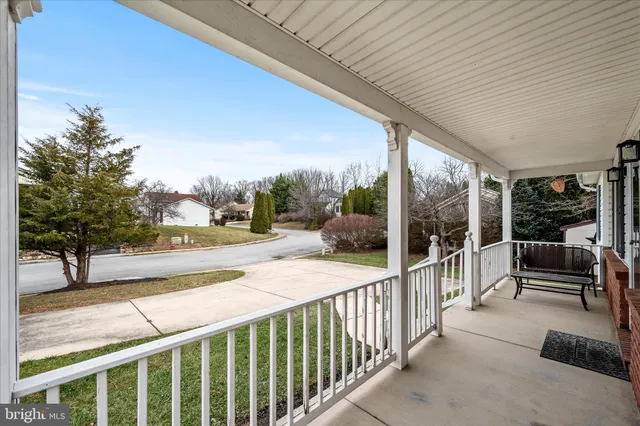 a balcony with view of outdoor space