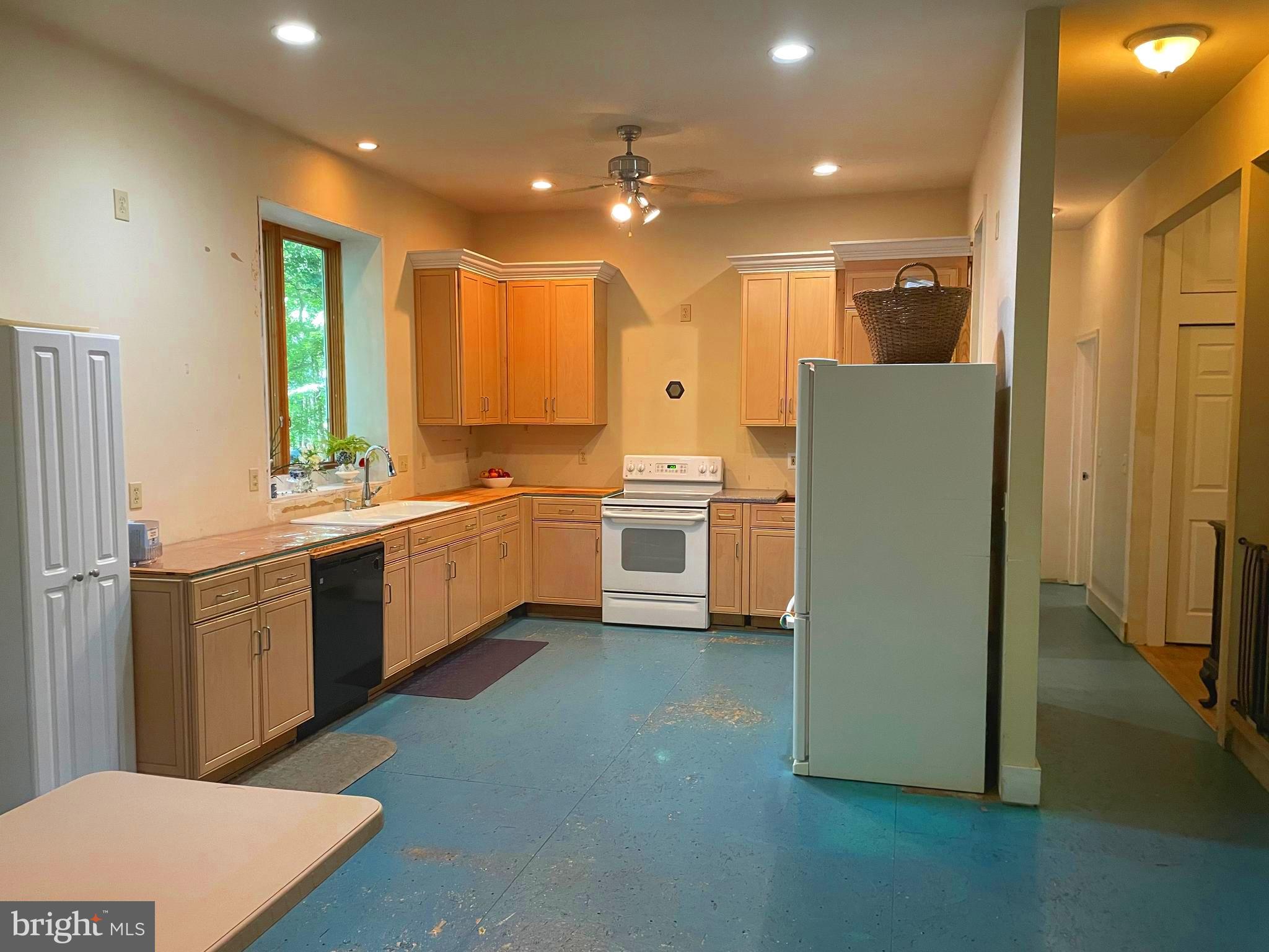 1453 Makefield Road Yardley, PA 19067 - Photo 13 of 46 Kitchen w/42 inch cabinets