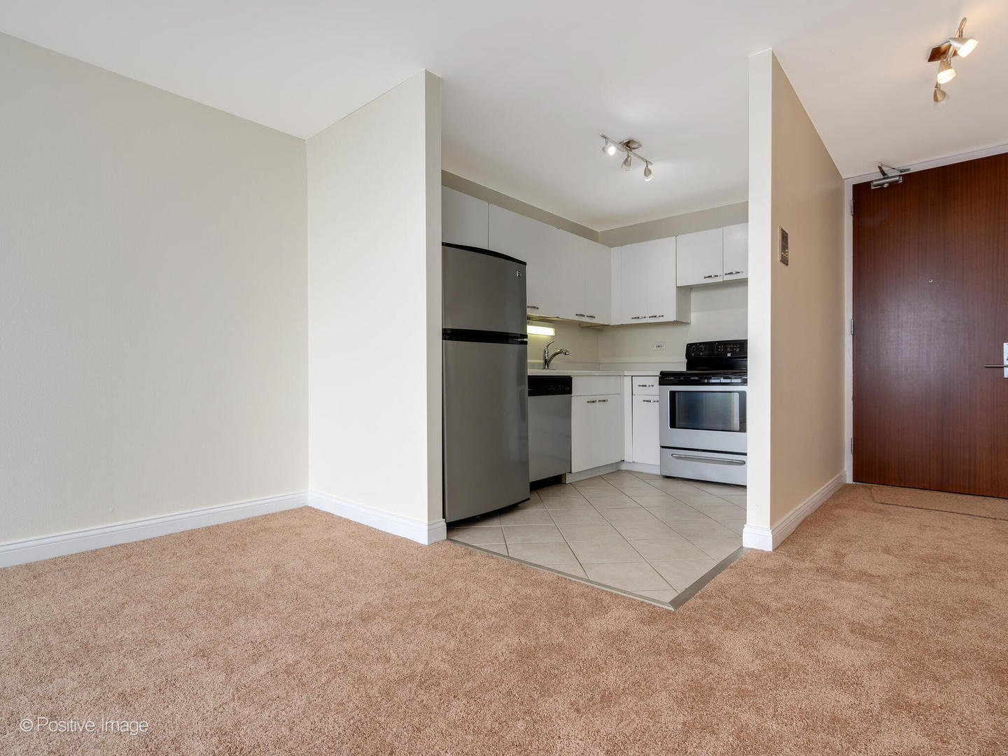 655 West Irving Park Road, Unit 5307 Chicago, IL 60613 - Photo 2 of 20
