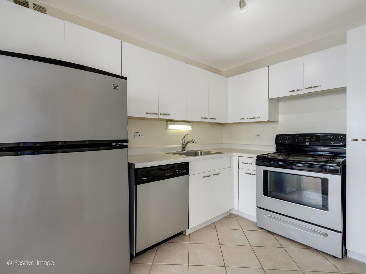 655 West Irving Park Road, Unit 5307 Chicago, IL 60613 - Photo 3 of 20