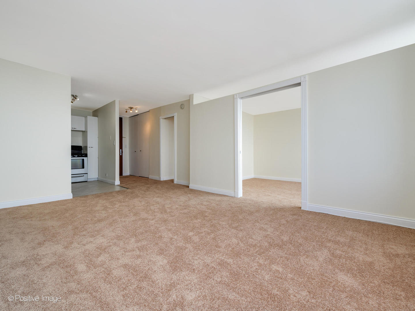 655 West Irving Park Road, Unit 5307 Chicago, IL 60613 - Photo 5 of 20