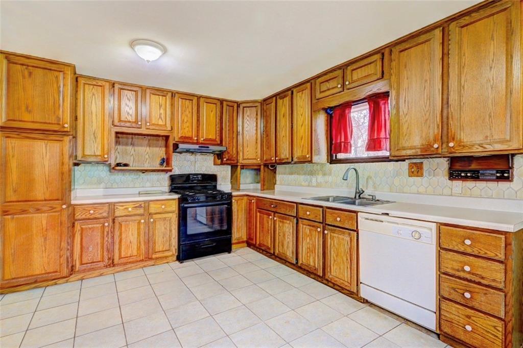 562 Dickens Road Northwest Lilburn, GA 30047 - Photo 9 of 22